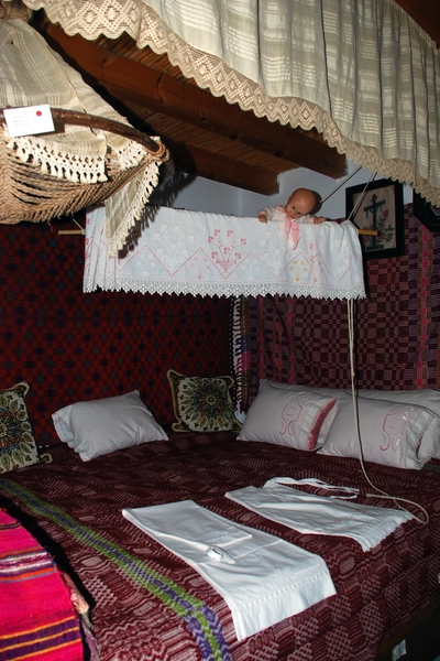 630 Kos Mei 2012 - busrit - Antimahia tradinioneel huis