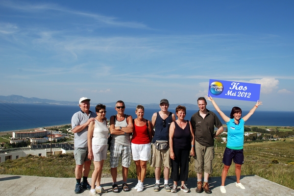 z1 Groepsfoto Kos met Ellen en logo