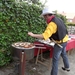 Peter aan de barbecue