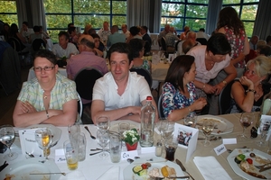 062  Feest Jef en Greta 27 mei 2012 - aan tafel