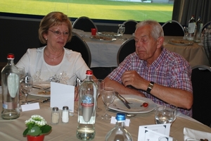 076  Feest Jef en Greta 27 mei 2012 - aan tafel
