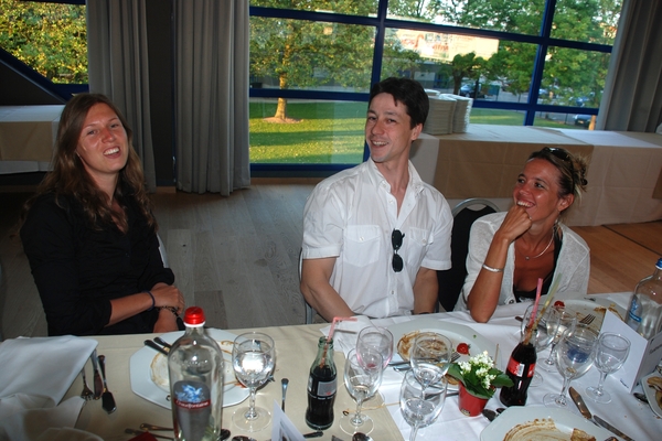 085  Feest Jef en Greta 27 mei 2012 - aan tafel