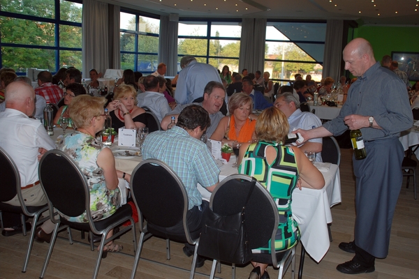 091  Feest Jef en Greta 27 mei 2012 - aan tafel