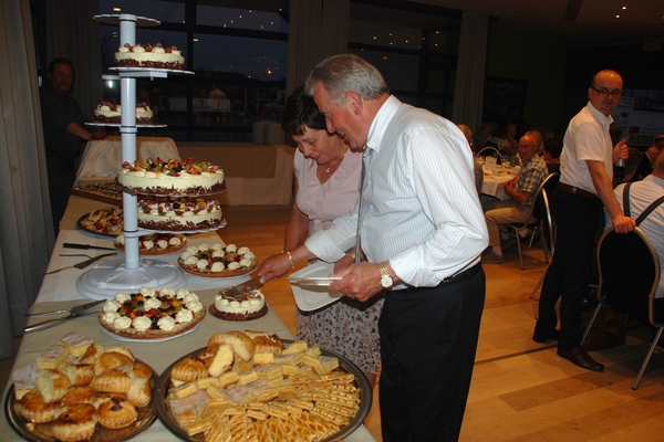 098  Feest Jef en Greta 27 mei 2012 - buffet van nagerechten