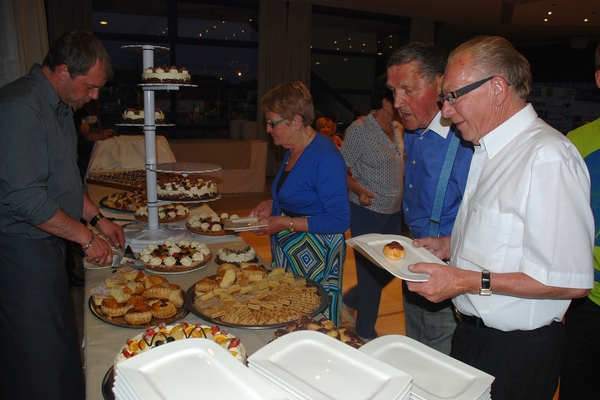 105  Feest Jef en Greta 27 mei 2012 - buffet van nagerechten