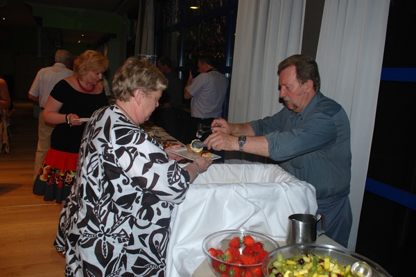 108  Feest Jef en Greta 27 mei 2012 - buffet van nagerechten