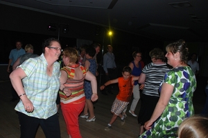 132  Feest Jef en Greta 27 mei 2012 - dansen en plezier