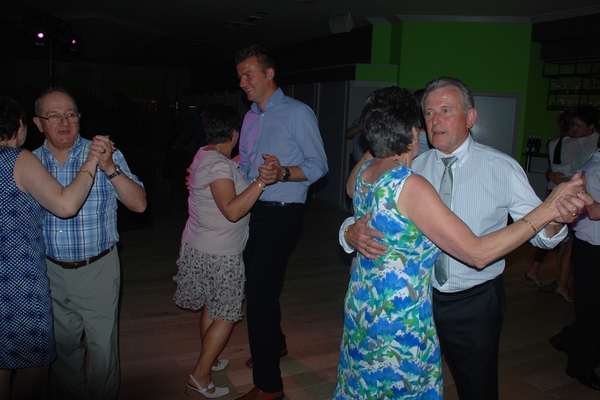 141  Feest Jef en Greta 27 mei 2012 - dansen en plezier