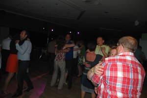 142  Feest Jef en Greta 27 mei 2012 - dansen en plezier