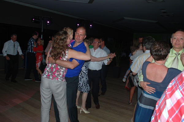 143  Feest Jef en Greta 27 mei 2012 - dansen en plezier