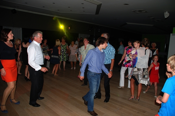 156  Feest Jef en Greta 27 mei 2012 - dansen en plezier