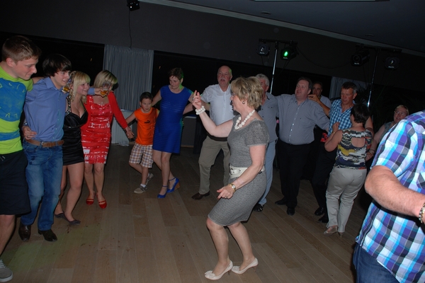 158  Feest Jef en Greta 27 mei 2012 - dansen en plezier
