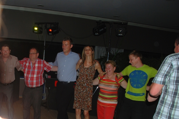 160  Feest Jef en Greta 27 mei 2012 - dansen en plezier