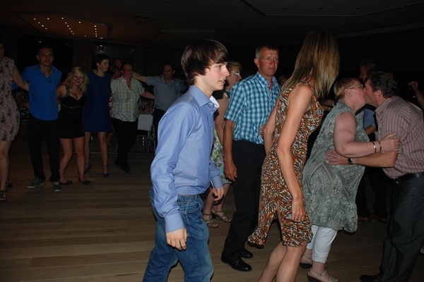 162  Feest Jef en Greta 27 mei 2012 - dansen en plezier