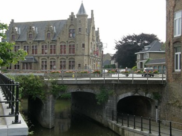 brug over de stadsvaart.