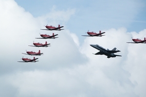 185-Swiss Air Force PC7 Team en F-A18