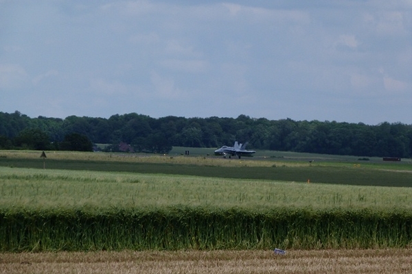194-Landing-F-A18-Suisse