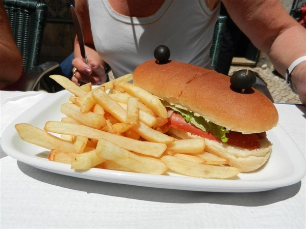 20120613. 091 een HotDog voor Lychee