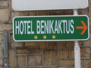 wegwijzer hotel benikaktus