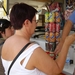 eentje drinken op de markt