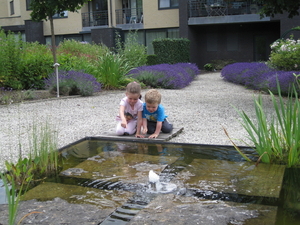 54) Samen aan 't fonteintje