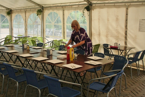 WEERAL TAFEL ZETTEN