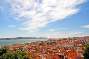 Lissabon - zicht over de stad van op Castelo de So Jorge
