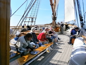 Samen eten op dek !