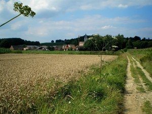Achter de rbk het kerkje van Molenbeek