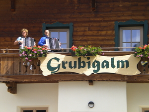 Met de kabelbaan naar Grubigalm