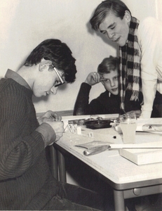 (14 jaar) john pielage ,links,en vrienden.