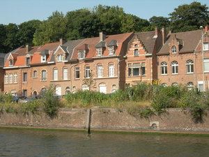 Woonhuizen langs het kanaal - DSCN8809