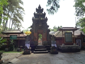 2L Tampaksiring, waterbronnen tempel, Tirta Empul _P1140573