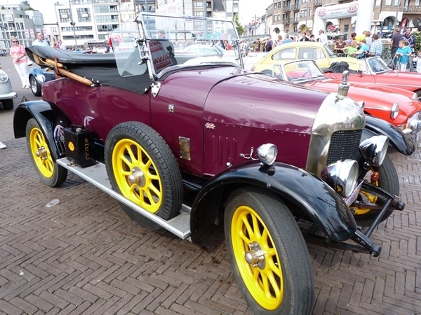 026-Oudste wagen op de show-Morris uit 1926