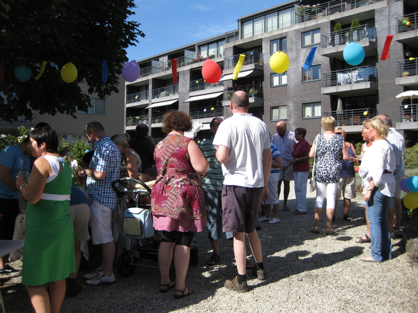 11) De eerste bewoners komen aan