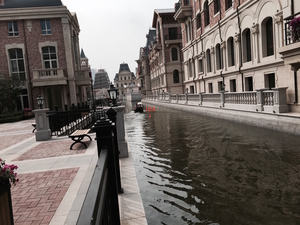 ook in Dalian zijn er kanalen en gondolas