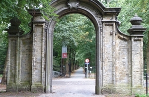 Een ingang van het museum