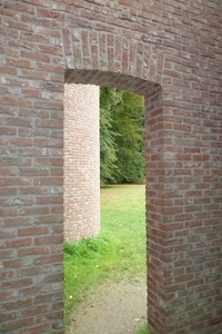 Looking out; Baksteen Huis