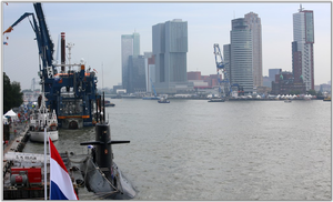 De duikboot ZM Dolfijn in Rotterdam voor de Wereldhavendagen 2013