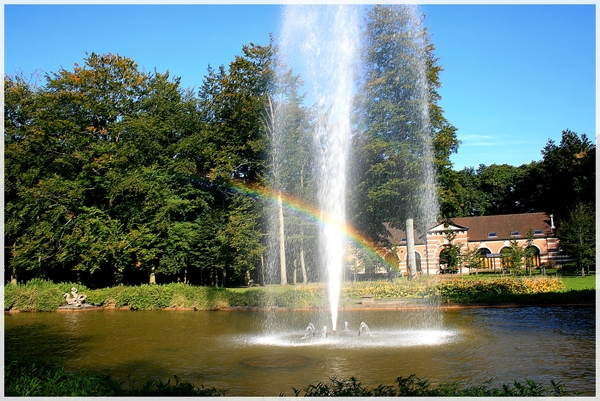 Regenboog in fontein