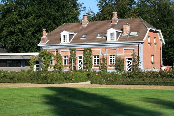 architectuur,bloemen,bomen