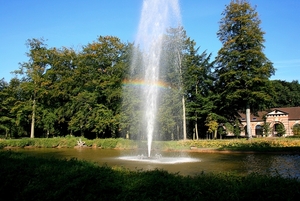 Regenboog in fontein