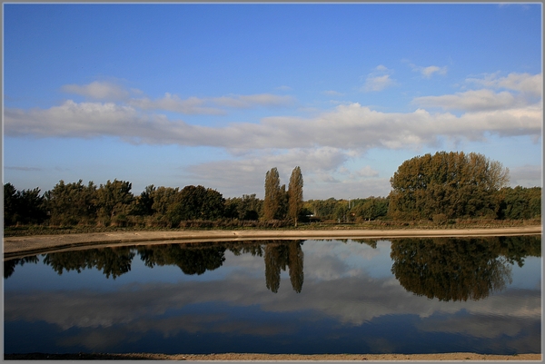 water,lucht,bomen,water,herfst