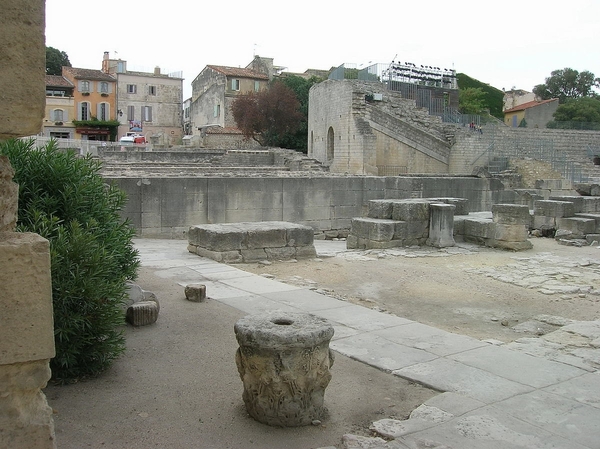 2 Arles 034