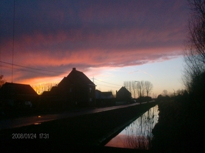 zonsondergang langs het leiken.