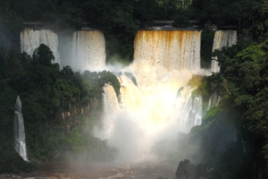 Iguazu Watervallen, La Garganta del Diablo (duivelskeel)