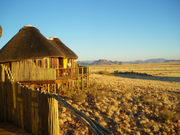 11. Een comfortabele lodge met een groot terras