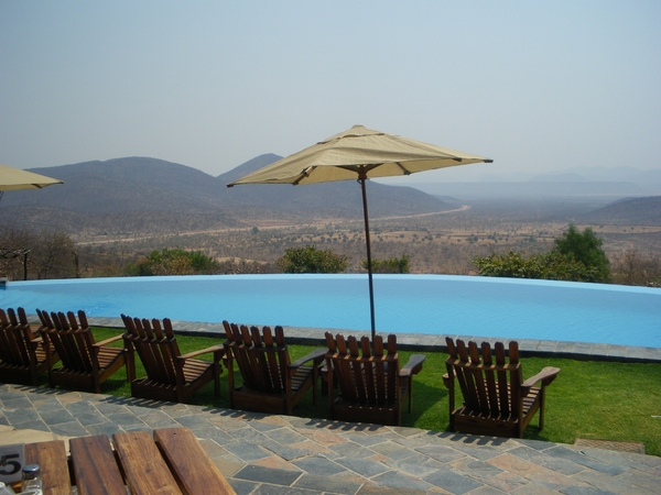 9. Opuwo country lodge gelegen op een berg met mooi uitzicht