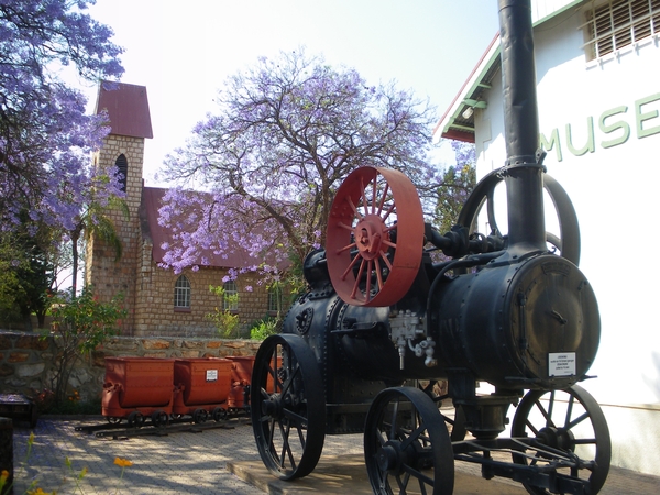 1. Tsumeb museum met mineralen, gerestaureerde kanonnen en oorlog