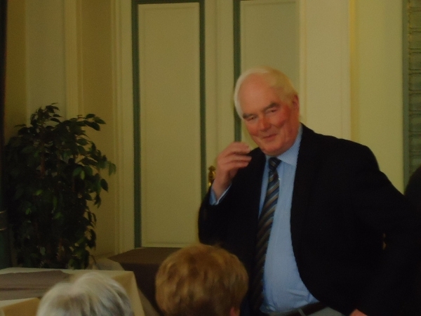 Joe kent pampou van buiten